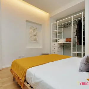 Ych-renovated And Design Flat Close To The Center Apartamento